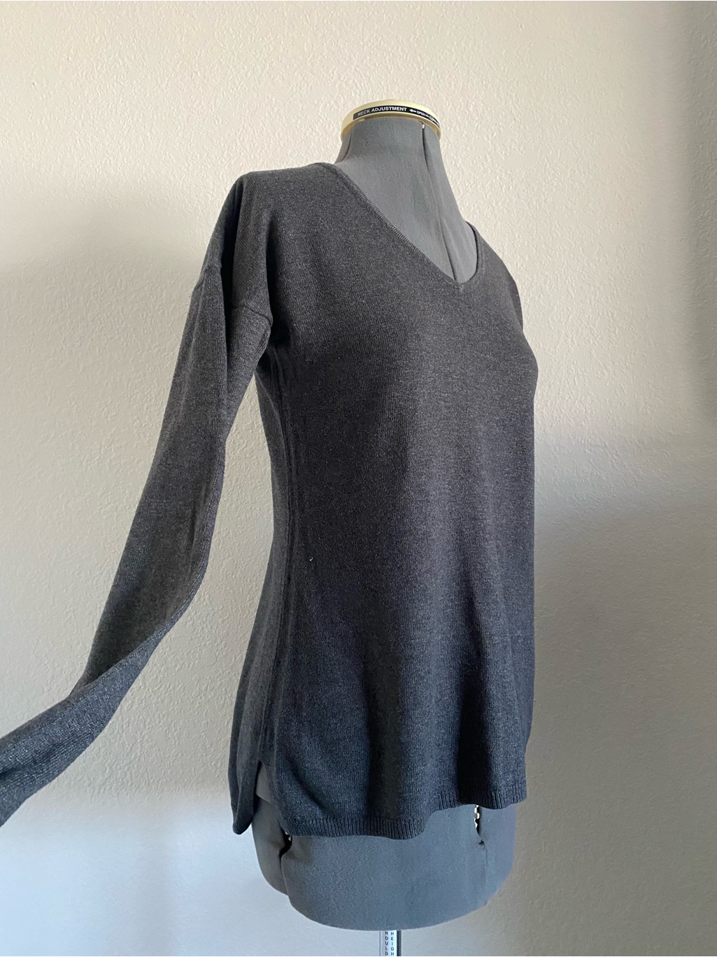 Old Navy Charcoal Gray V-Neck Long Sleeve Shirt Xs